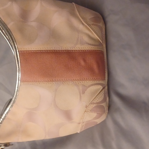 Coach - Picture 2 of 4